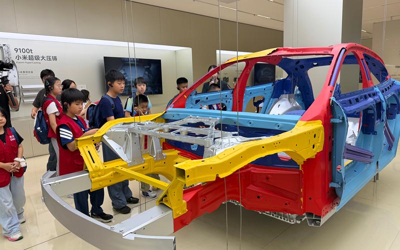感受科技魅力，小米汽车工厂成为新京报小记者活动新质场域