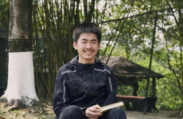 独臂少年刘宸瑞，考上清华了！