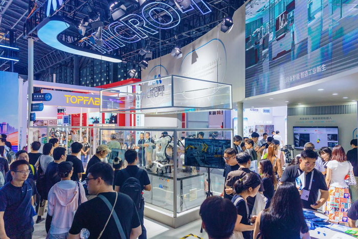模访｜Battle拼积木、接住抛来的球！人工智能大会上的这个机器人什么来头？